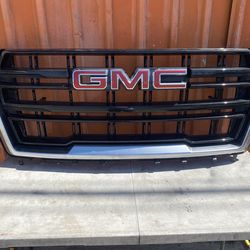 Front Grill  GMC Yucon  XL. OEM  2021-2022-2023-2024  used.