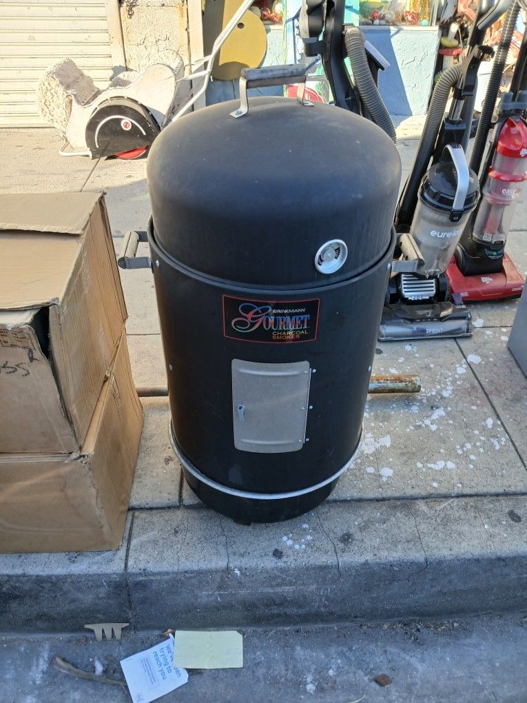 Brinkmann Gourmet Charcoal Smoker and Grill. 