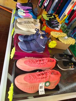 SNEAKERS!! GARAGE SALE BY WESTCHESTER