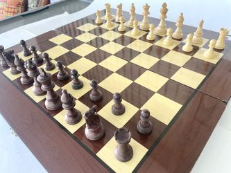 ** Chess Set w/folding Chess Board and Backgammon Set ** 