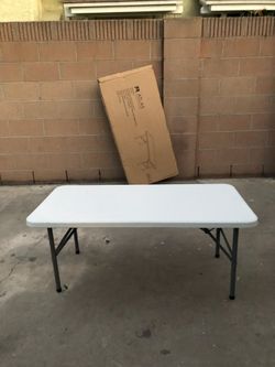 Sale mesa mesa niño nueba
