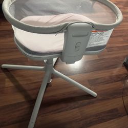 Halo Swivel Bassinet