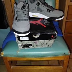 AJ Retro 4 