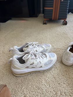 Women’s Nike shoes
