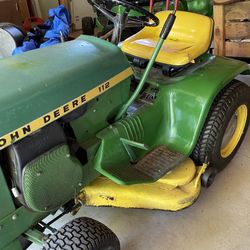 John Deere 112 Riding Mower