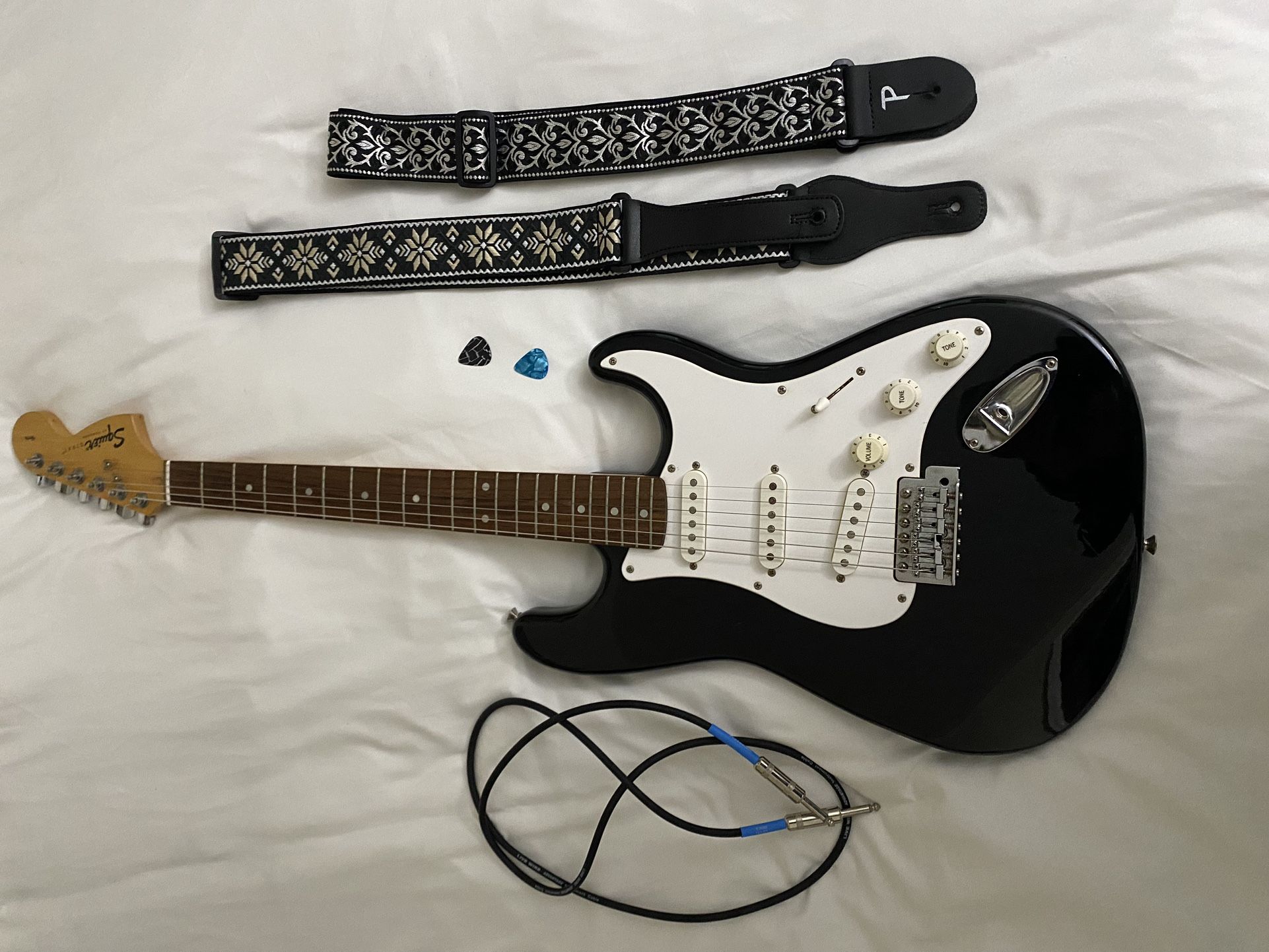 Squier Sonic Stratocaster W/ Case