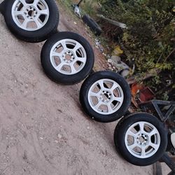 4. Rines. 15.  Universales. 4. Birlos Para Diferentes Carros. 