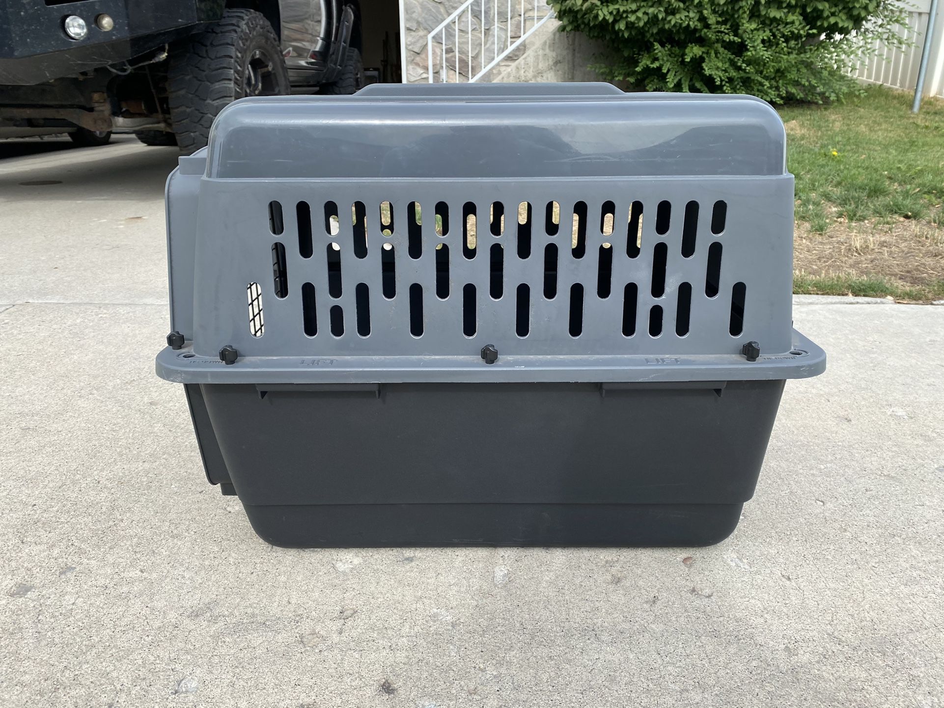 Petmate Crate/kennel