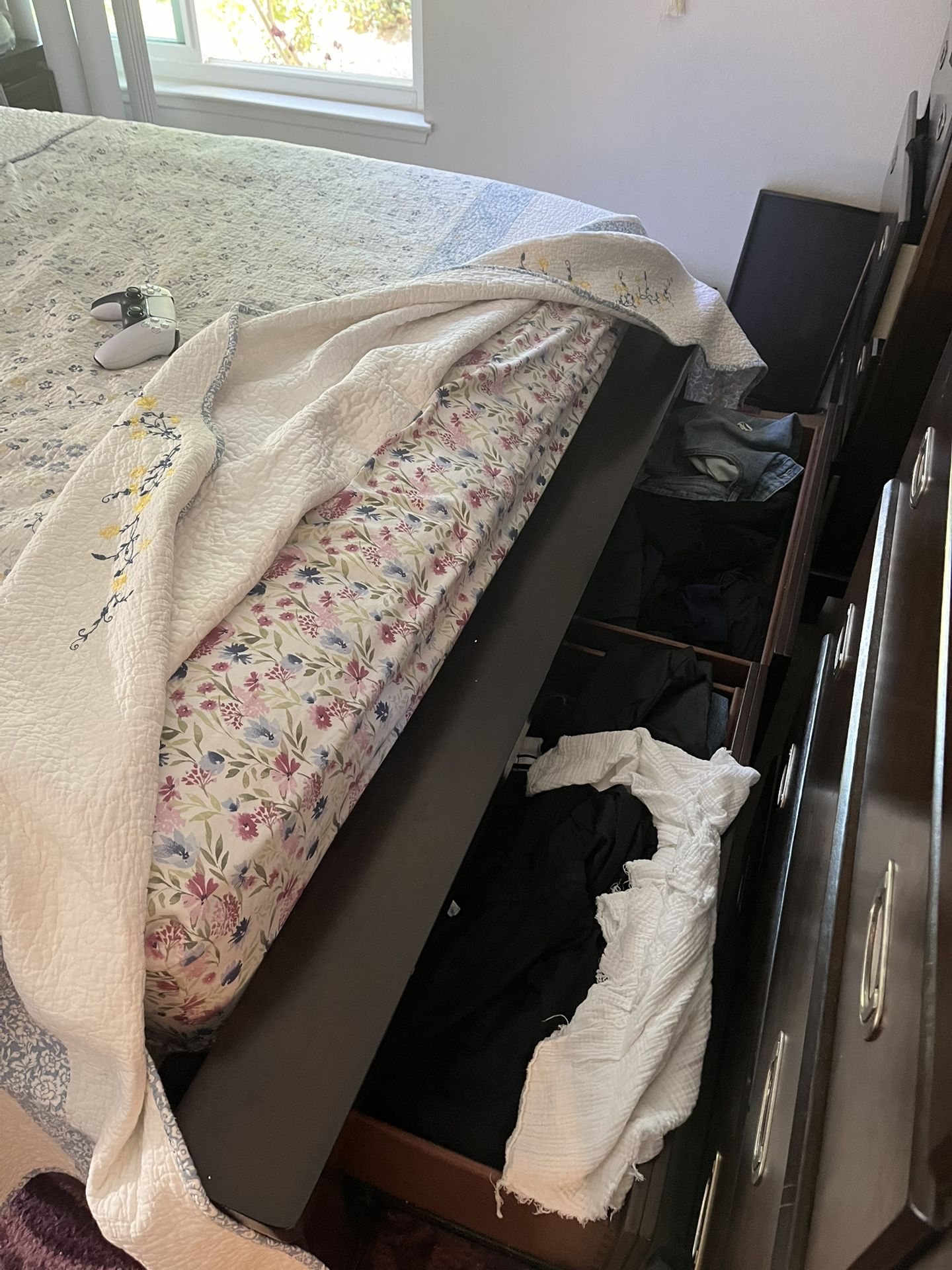 Queen Bed Used Like New