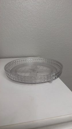 Spin-able tray