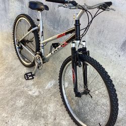 TREK 820 SINGLE TRACK MOUNTAIN BIKE