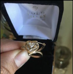 14k yellow go Diamond weight 0.50  Gold weight (6.5) grams  Never been used!  From gold valley store