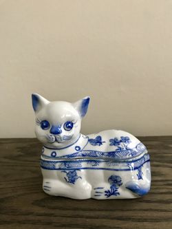 Blue & White Chinoiserie Cat Trinket Box