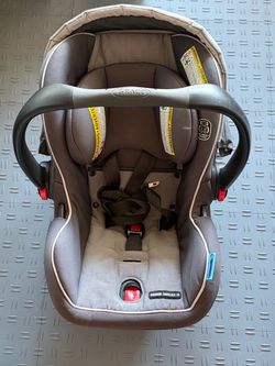 Graco SnugRide SnugLock 35 Infant Car Seat plus 3 bases