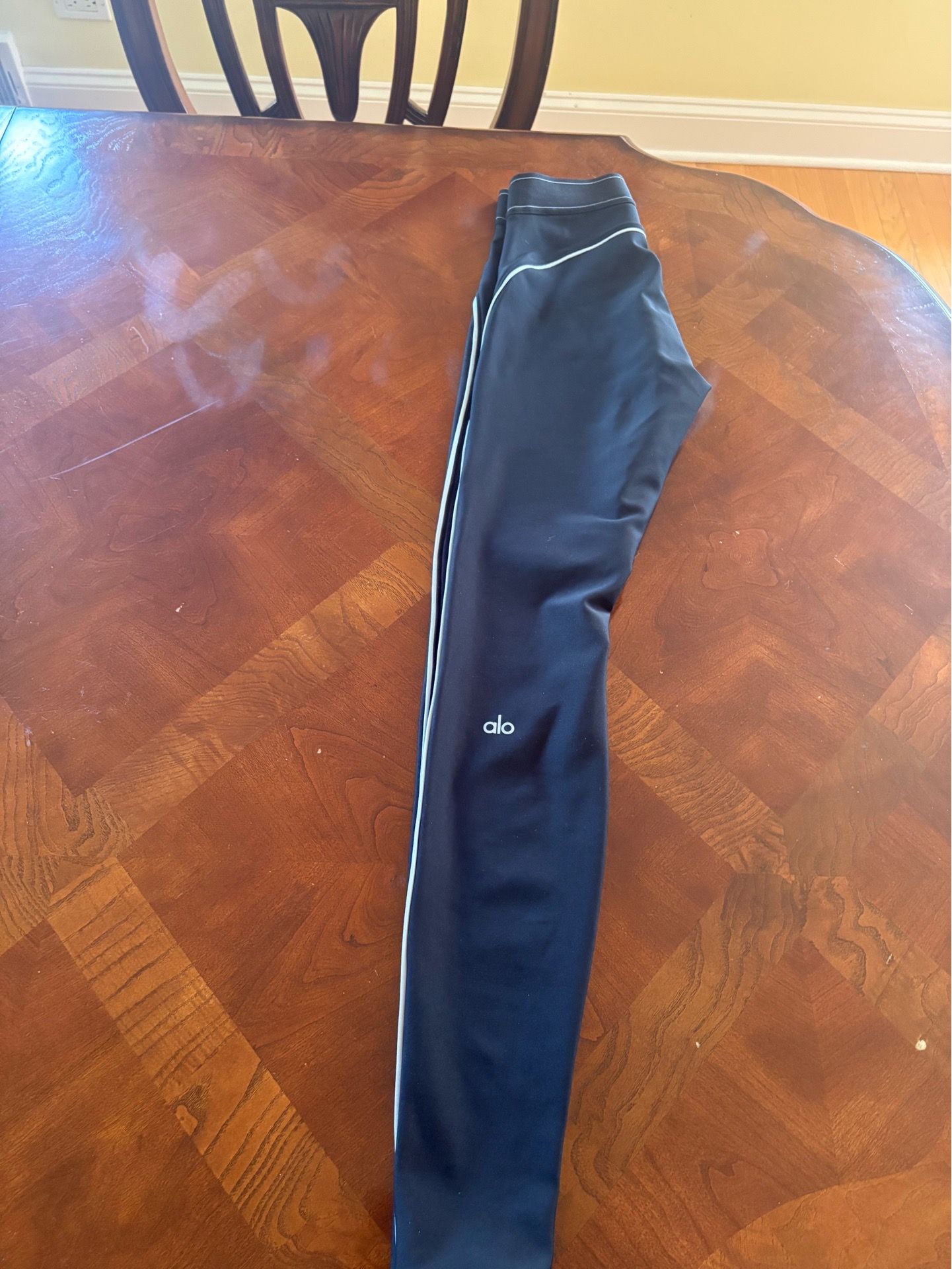 Aloe leggings. size small.