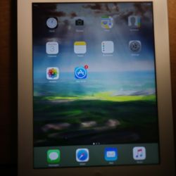 Apple iPad 3  With Zippered  Black Leather Case and Charging Cable