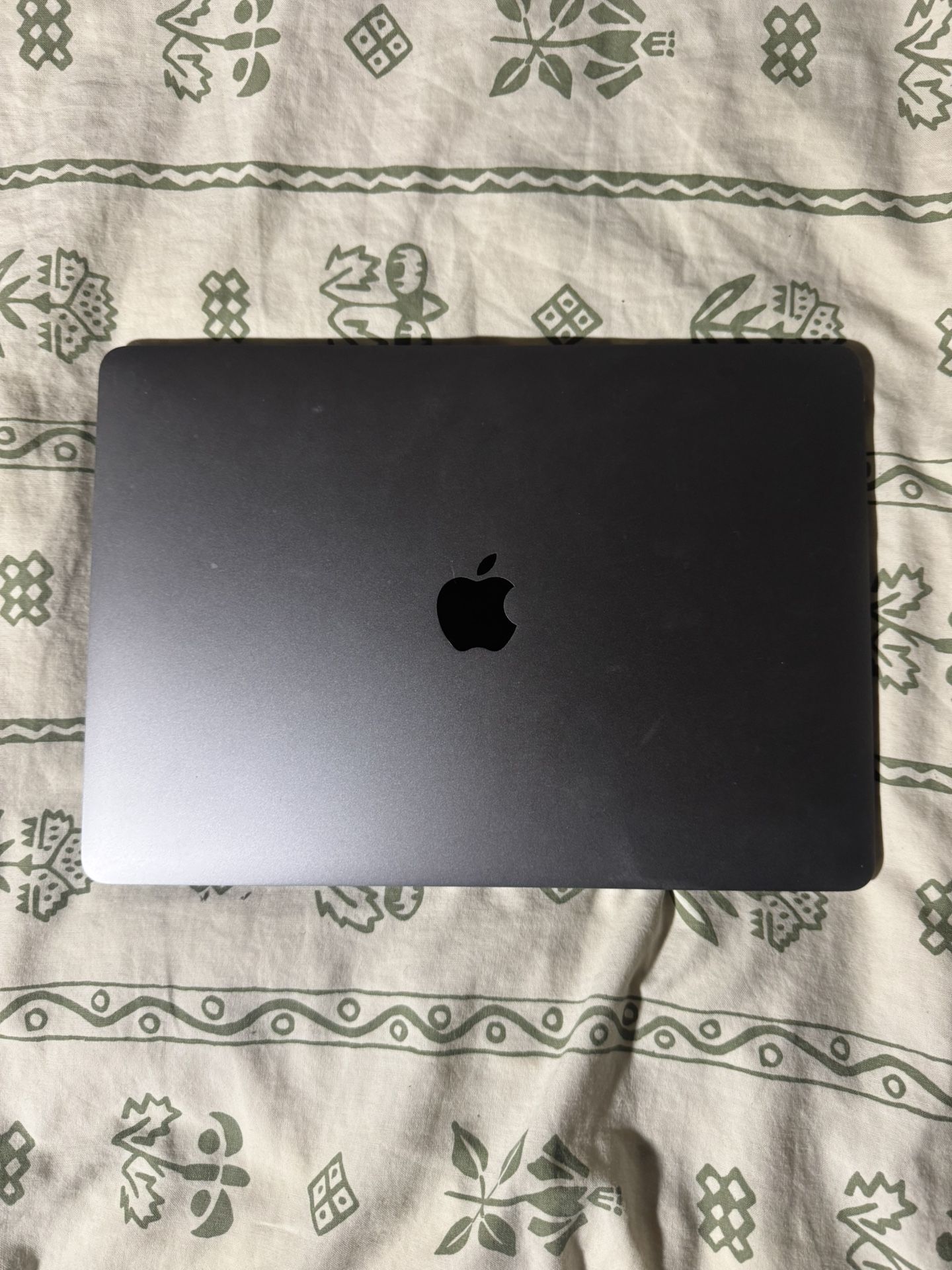 2018 Apple MacBook Pro 13 in w/Touchbar