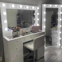 Beautiful new Vanity ( Full Body Mirror Is Separate 