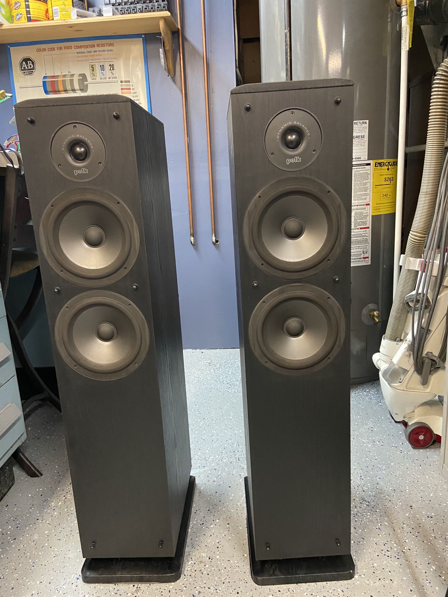 Polk RT-12 tower speakers