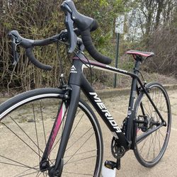 Merida Scultura Disc 200 – Small/Medium Road Bike – Shimano Sora – Disc Brakes