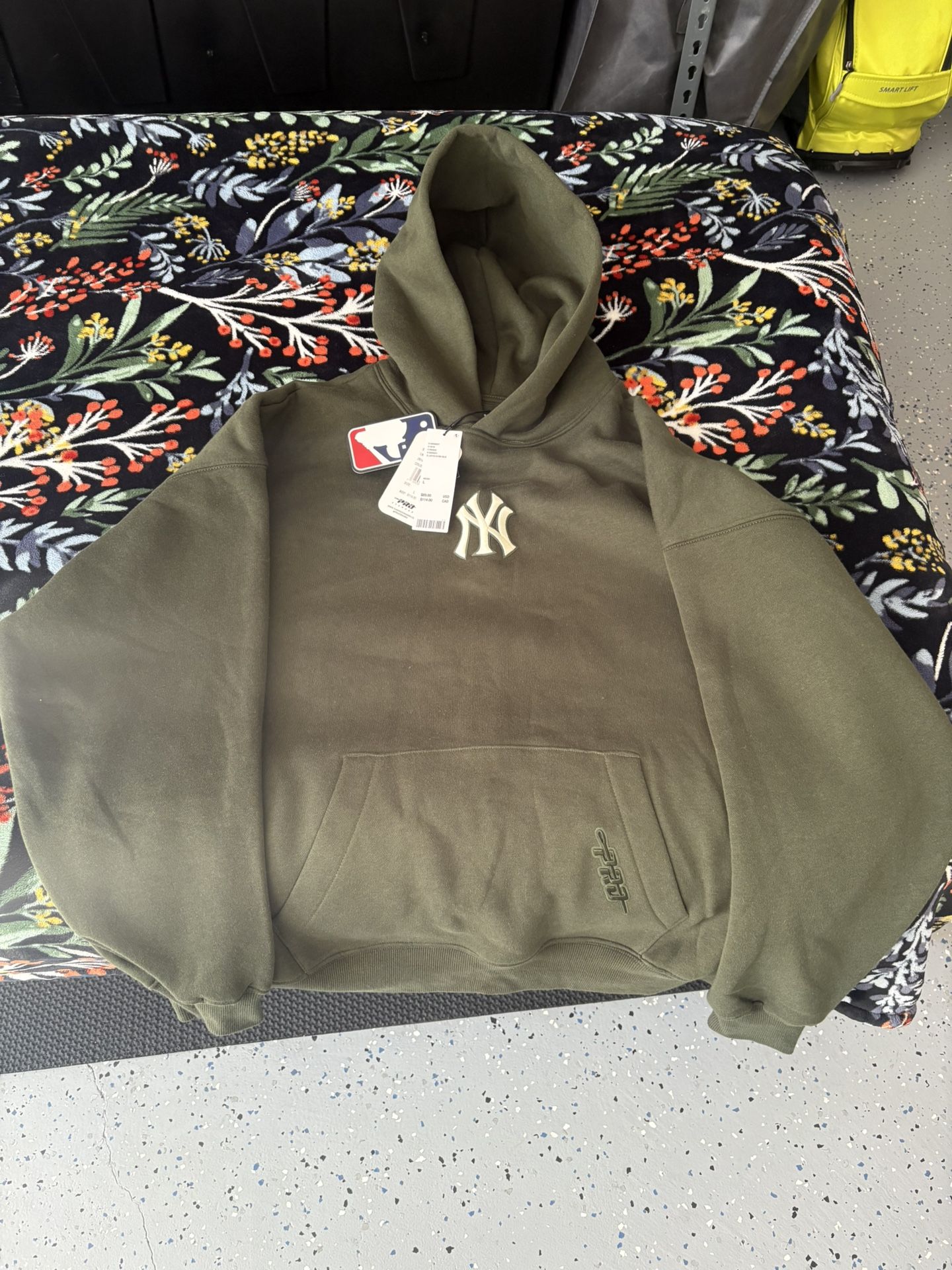 Pro Standard Yankees Sweater