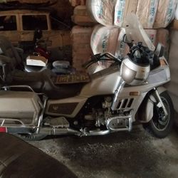 Honda Gold Wing   1000 Dollars 