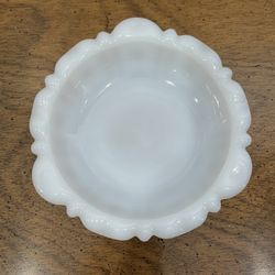 Milk Glass Trinket Dish Ashtray Elegant Collectible Vintage Anchor Hocking