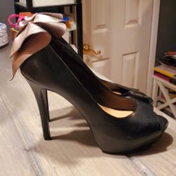 Elle Black High Heels..Size 7 1/2 Womens..Like New!
