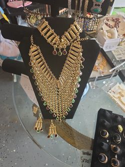 Gorgeous Indian 4 pieces set-necklace, beacelet, earrings and ring