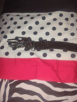 Love kills slow, skull belt