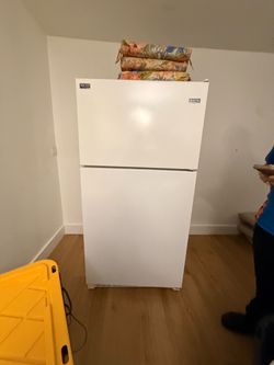 Maytag White Top-Freezer Refrigerator