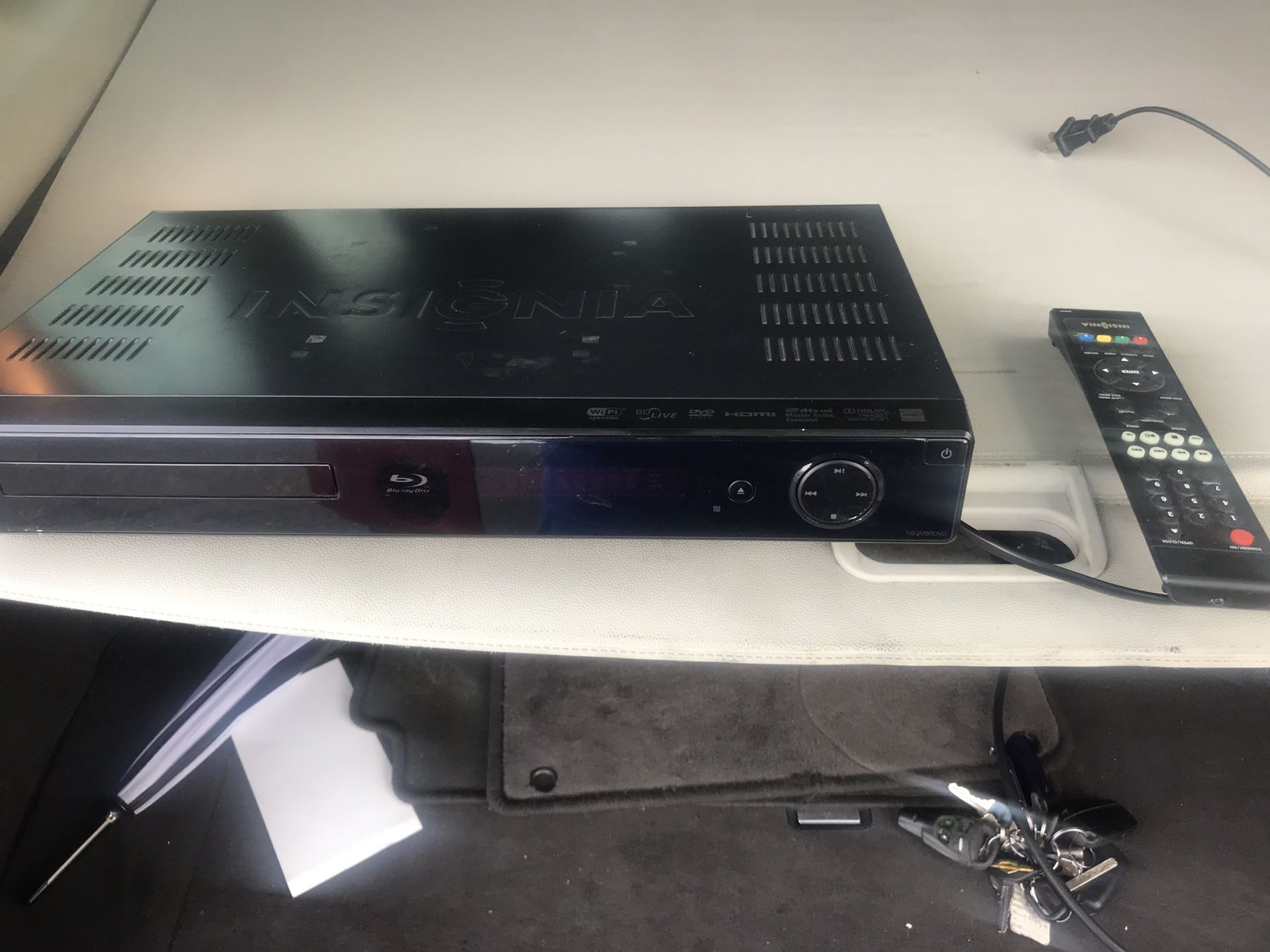 INSIGNIA 6 disc Blu-ray DVD player