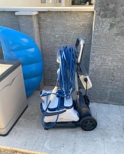 Maytronics Dolphin Sigma Robot Pool Cleaner