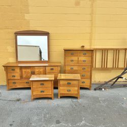 King Size Solid Wood Bedroom Set 