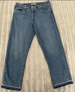 Women’s 32 Levi’s Wedgie Straight