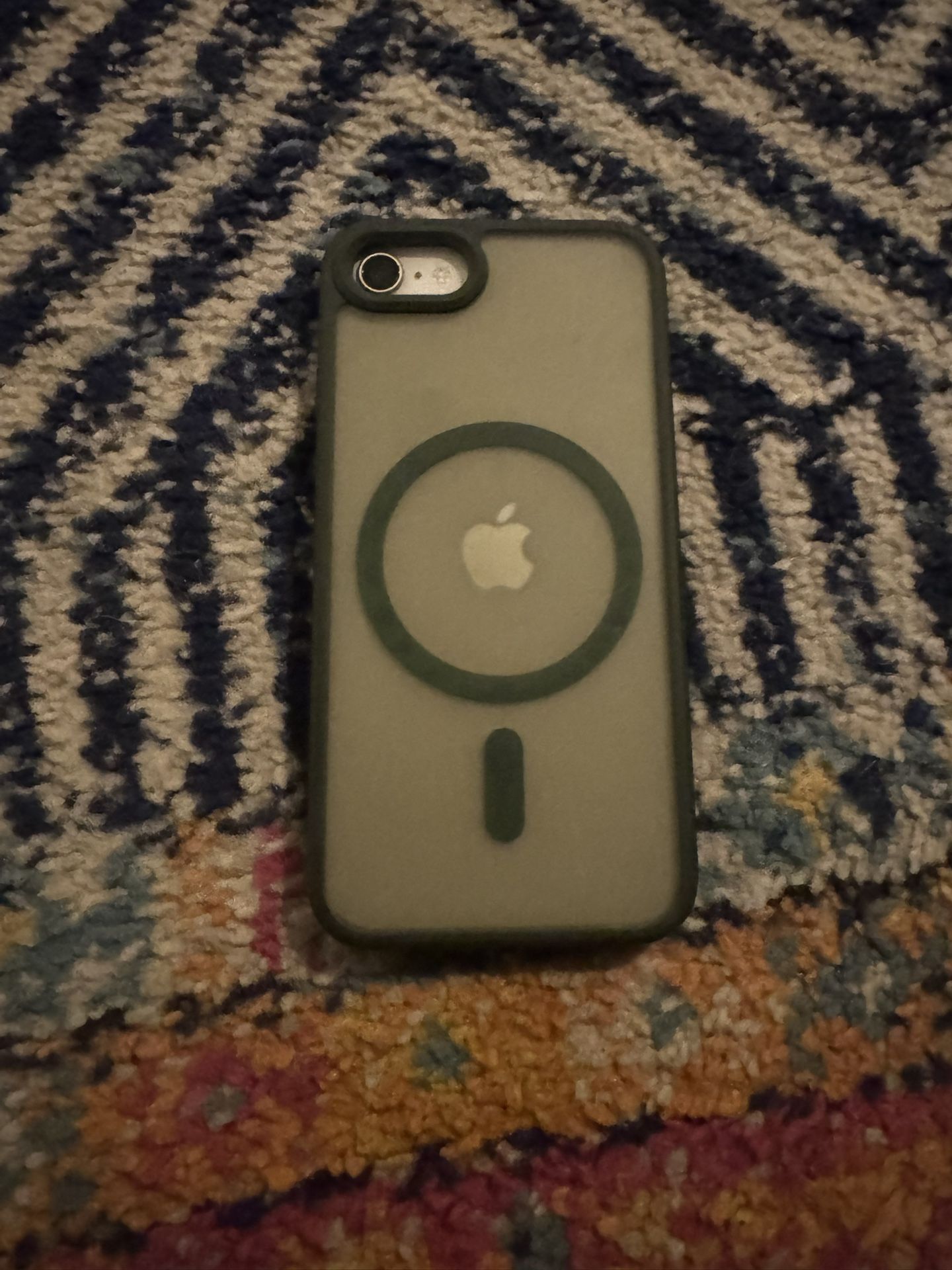 White iPhone SE 3rd Gen