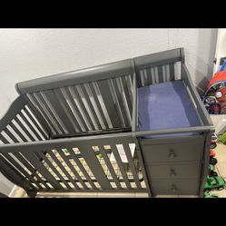 Storkcraft Portofino 4-in-1 Convertible Crib and Changer, Gray