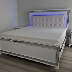 BED/ DRESSER/ NIGHT STAND/ MIRROR