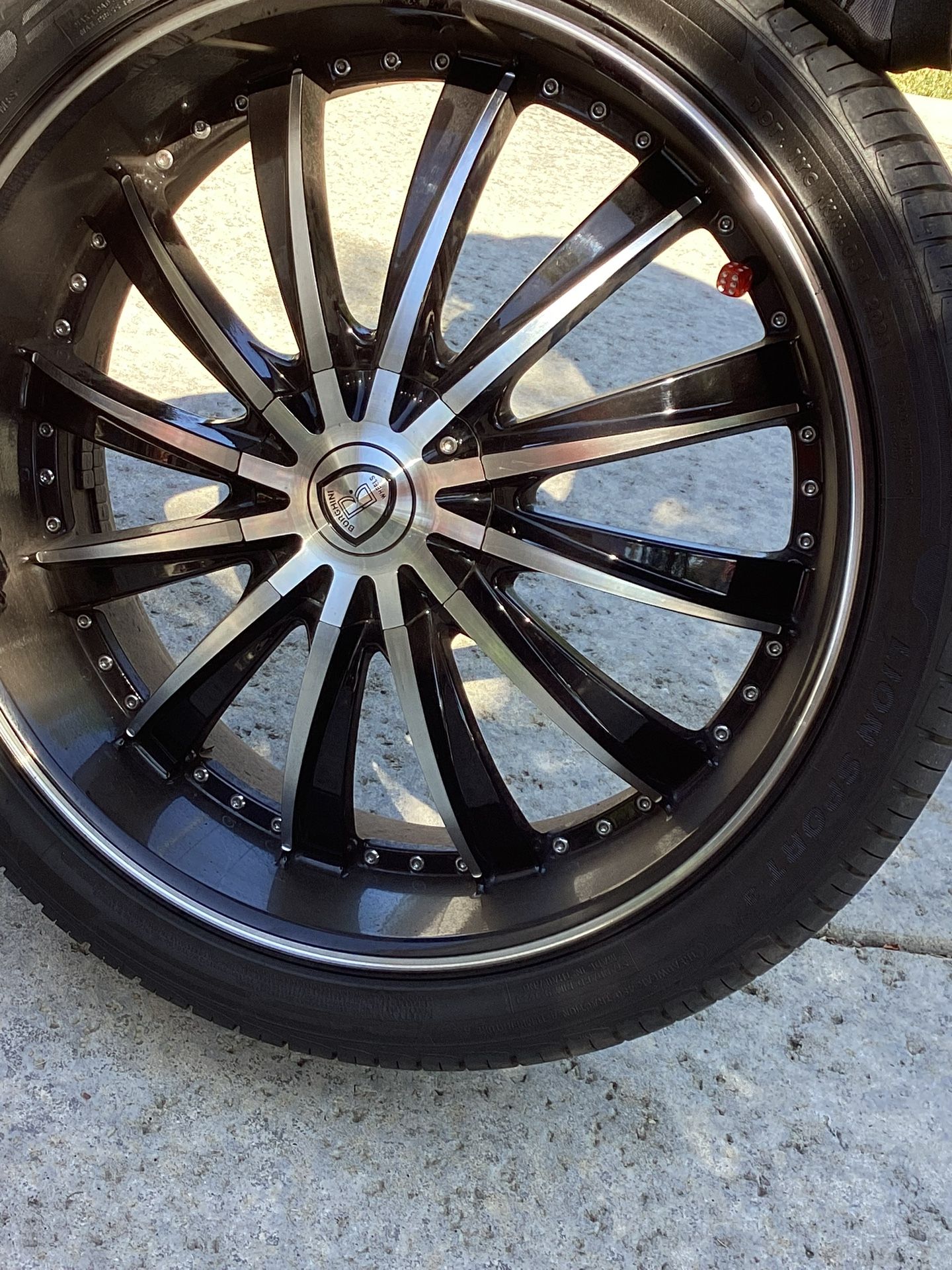 22 Inch Rims 5 Lug Universal 5x112 Were On A VW Atlas