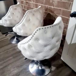 Comfortable Set Of Total 4 Bar Stools Like New 