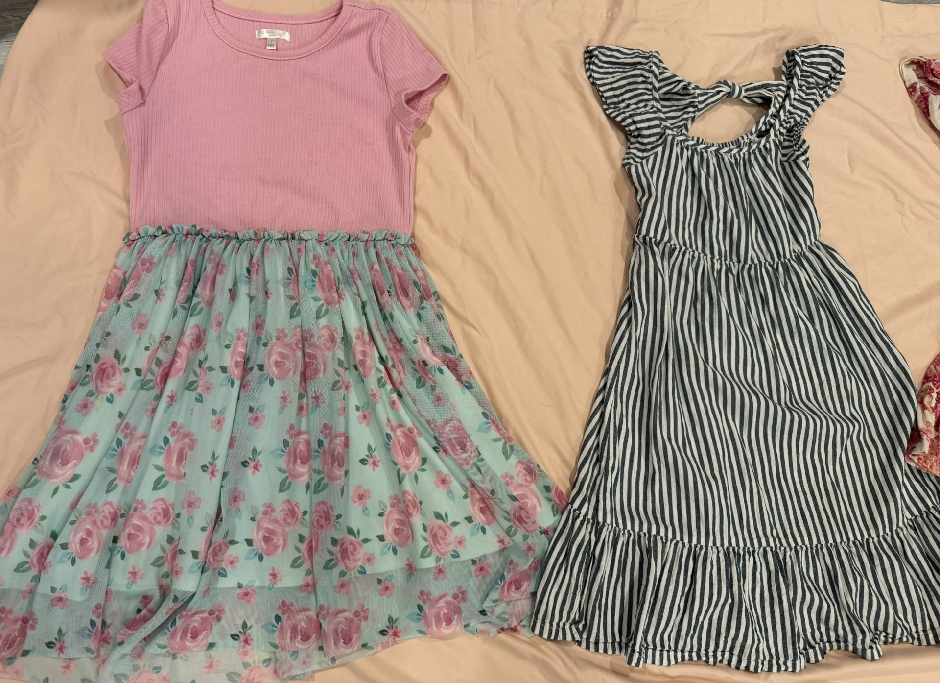 Girls dresses 6-7 size, if they’re posted they’re available,only reach out for pickup