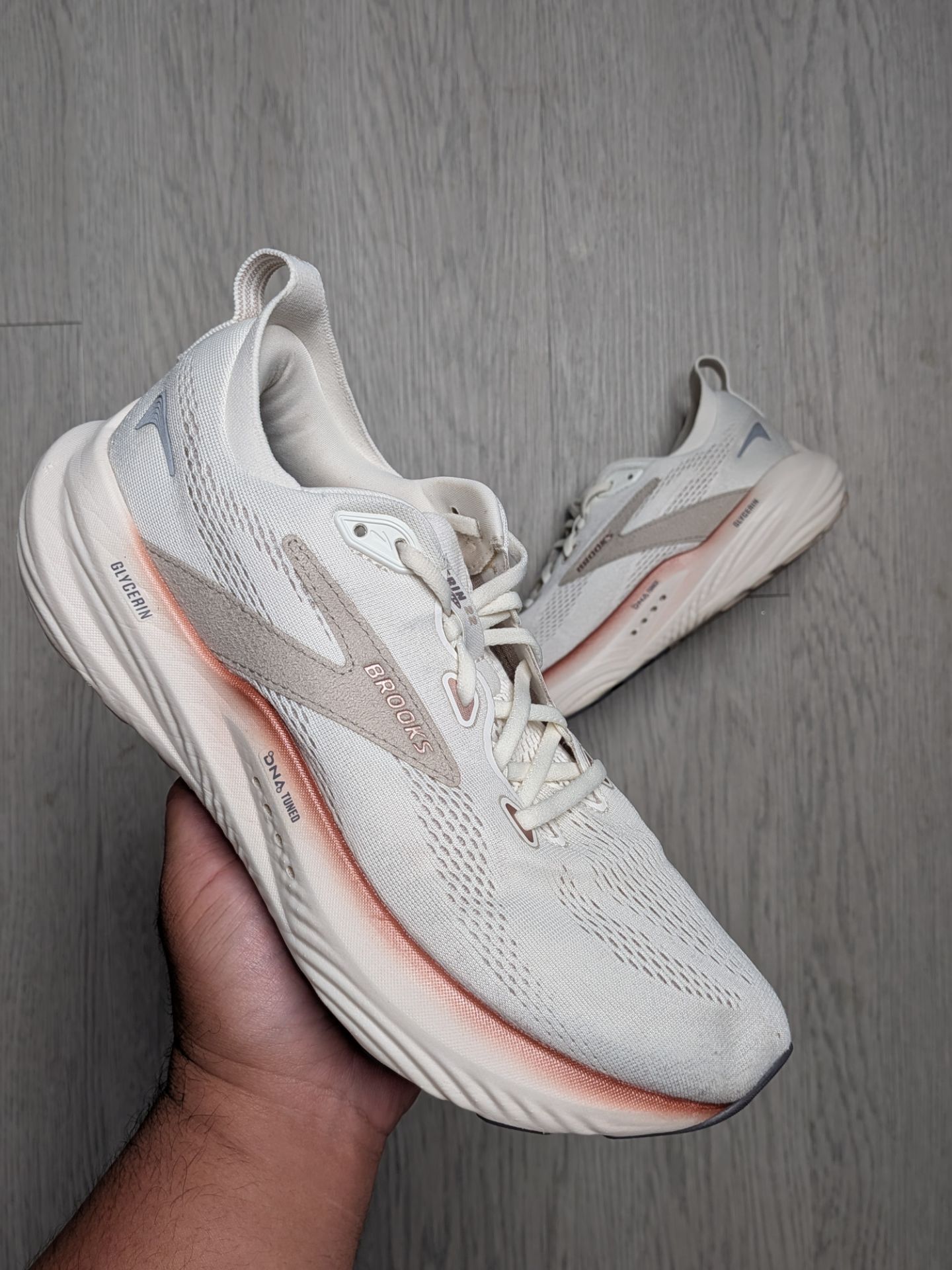 Brooks Glycerin 22 Women’s Running Shoes - White/Peach - Size 11
