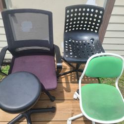 Nice 4 Chairs In Great Shape Public Meeting Only