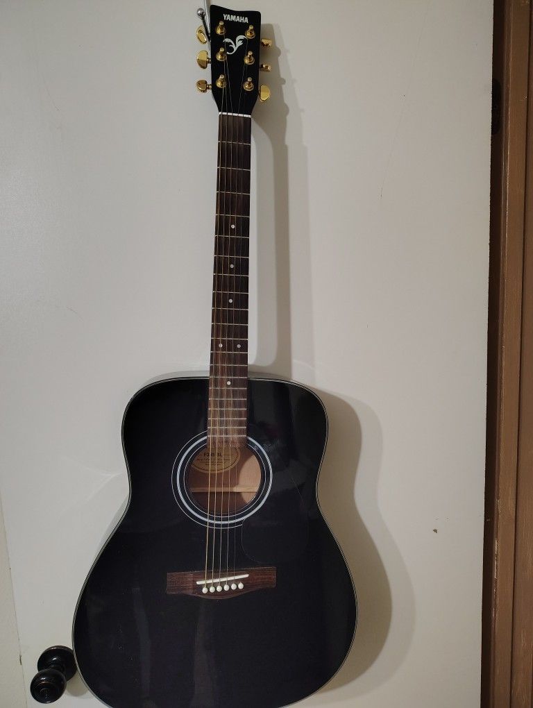 Yamaha acoustic Guitar 🎸