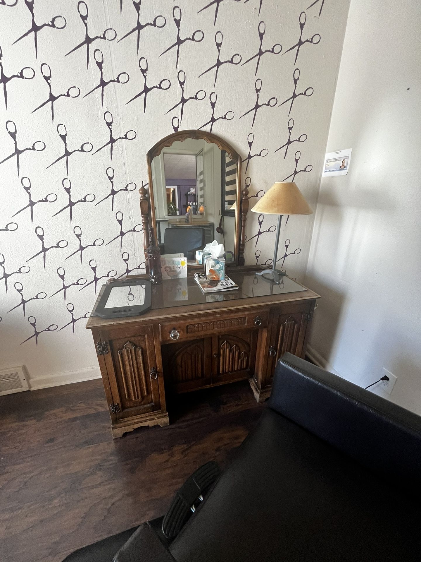 🪞 Ornate Wooden Vanity with Mirror