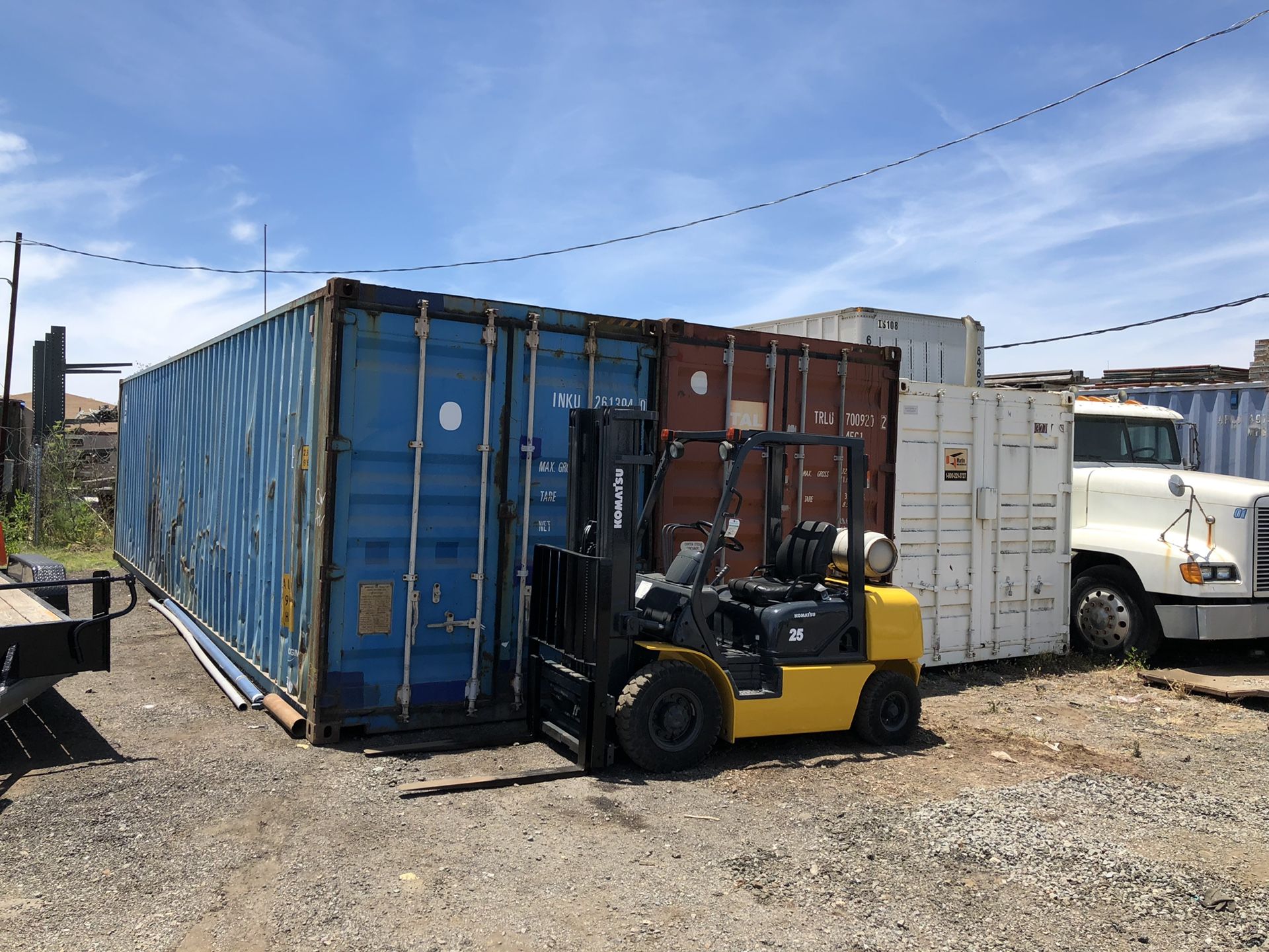 2 x 40’ shipping containers