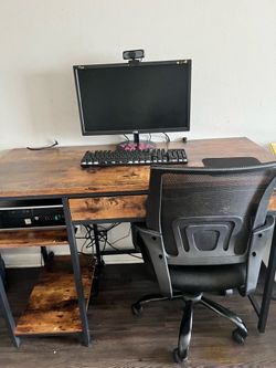 Complete Computer Desk Setup – Desk, PC, Monitor & Chair