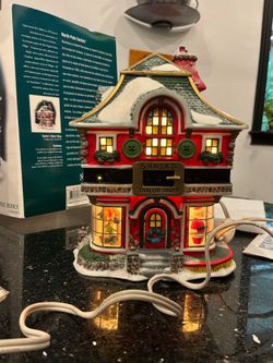 DEPARTMENT 56 SANTAS TAYLOR SHOP