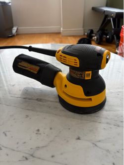 DEWALT Orbital Sander 5 Inch 3 Amp Corded With Carrying Bag