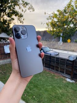 Apple: iPhone 13 Pro in black with 128 GB